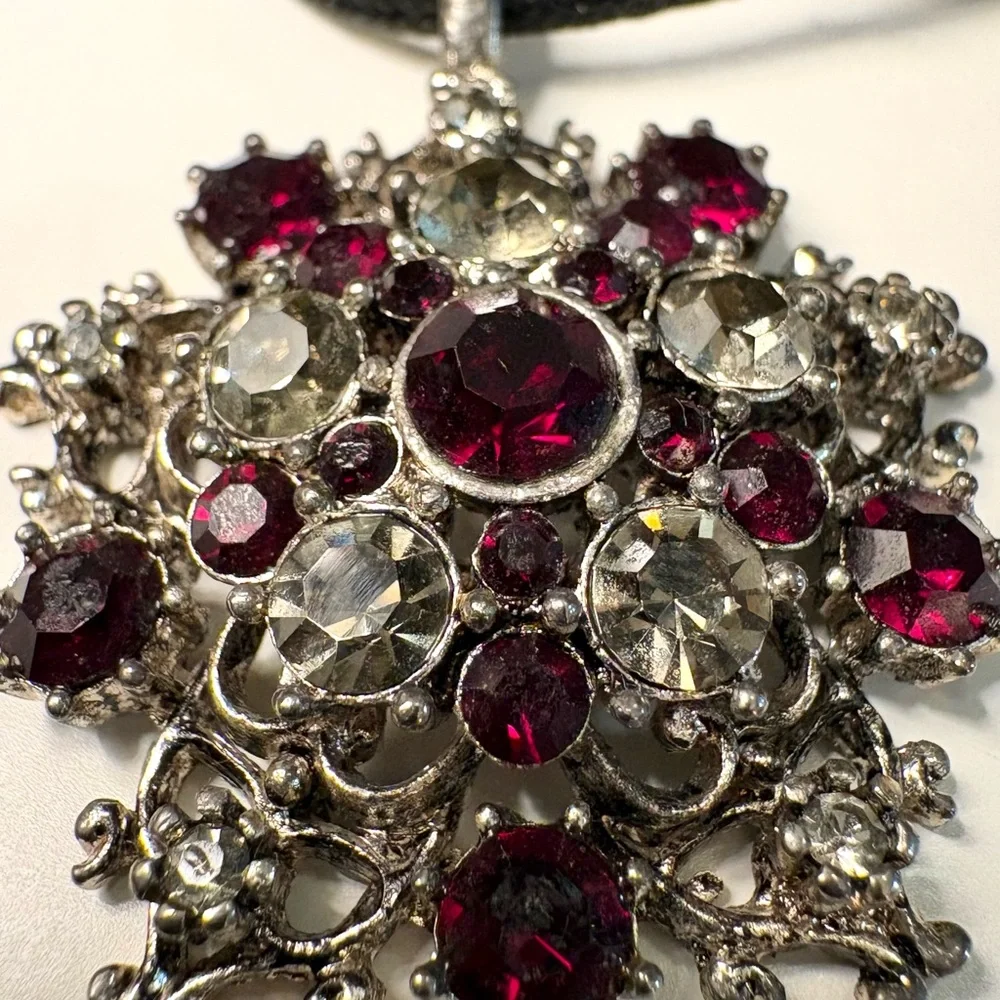 Vintage Style Red & Clear Rhinestone Snowflake Pendant Necklace - Picture 2 of 4
